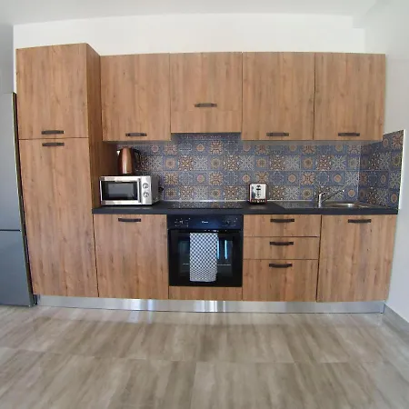 F7 2, Private Bedroom Two Single Beds Shared Bathroom In Shared Flat * 姆西达