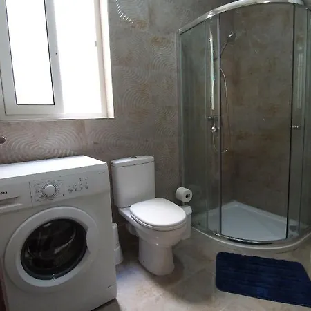 F7 2, Private Bedroom Two Single Beds Shared Bathroom In Shared Flat Ubytování v soukromí *