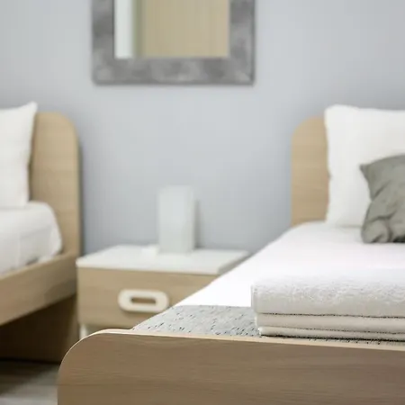 F7 2, Private Bedroom Two Single Beds Shared Bathroom In Shared Flat בית אירוח מסידה