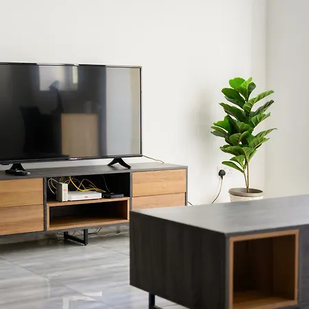 בית אירוח F7 2, Private Bedroom Two Single Beds Shared Bathroom In Shared Flat *