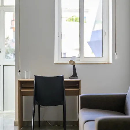 F7 2, Private Bedroom Two Single Beds Shared Bathroom In Shared Flat מסידה