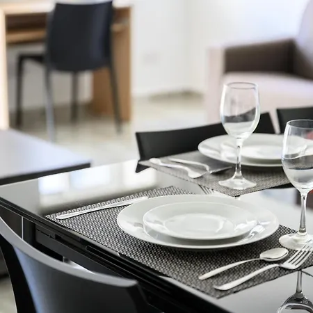 F7 2, Private Bedroom Two Single Beds Shared Bathroom In Shared Flat בית אירוח *