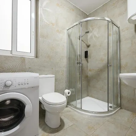 F7 2, Private Bedroom Two Single Beds Shared Bathroom In Shared Flat