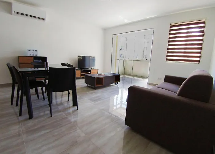 F7 2, Private Bedroom Two Single Beds Shared Bathroom In Shared Flat Δωμάτια σε οικογενειακή κατοικία